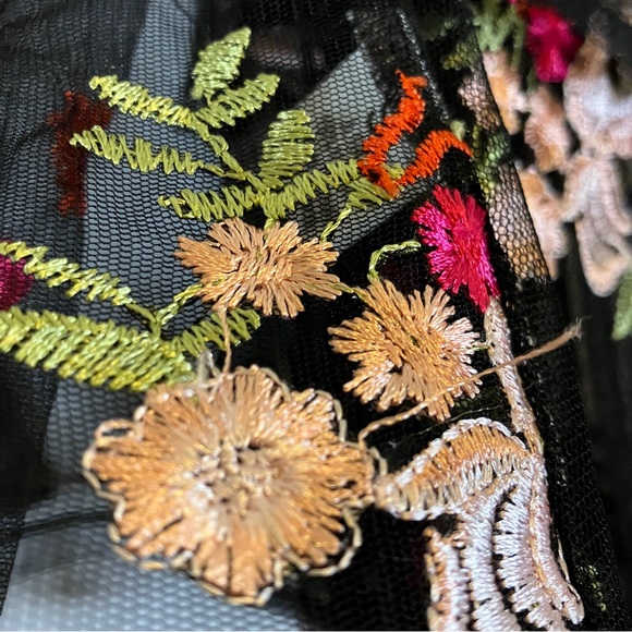 Impulsive Sheer Floral Embroidered Cold Shoulder Ruffle Sleeve Women’s Blouse - Picture 6 of 12